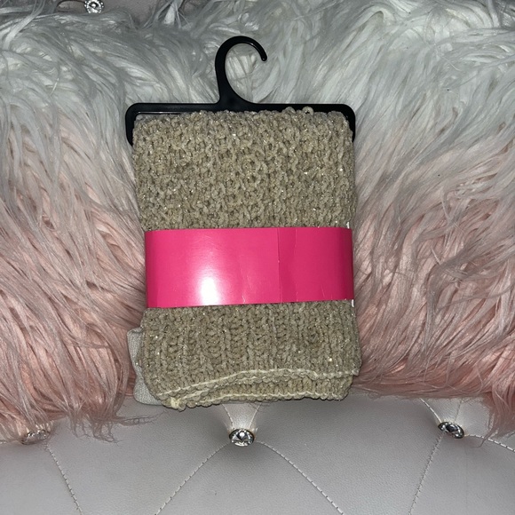 NEW Betsey Johnson Beige Jeweled Star Knit Hat & Infinity Scarf Set - Picture 6 of 8